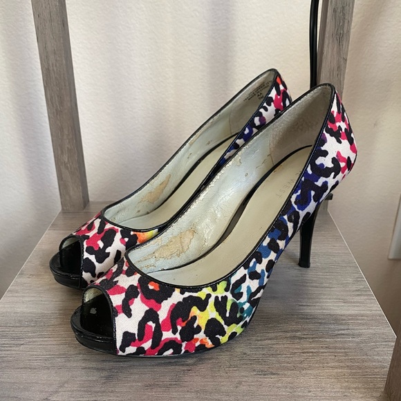 Nine West Rainbow Leopard Print Peep Toe Pumps / Heels - Picture 4 of 15